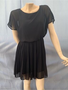 FOREVER 21 |  Black Pleated Dress